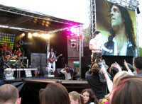 Sandown Racecourse rocks to Killer Queen